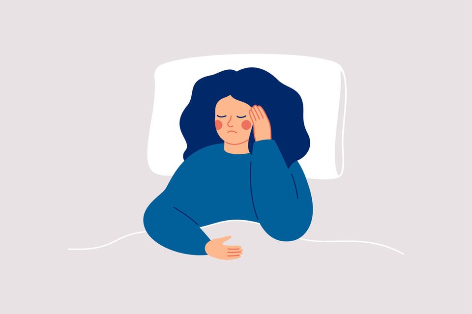 Illustration von Frau mit Schlafstörungen: Das steckt dahinter, wenn du oft kurz nach dem Einschlafen wieder aufwachst