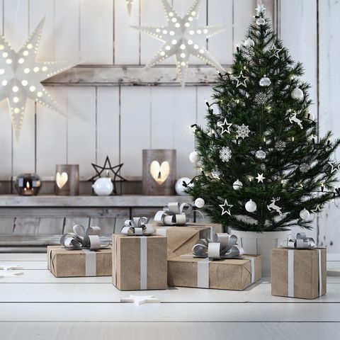Weihnachtsfarben 2022: puristischer Weihnachtsbaum