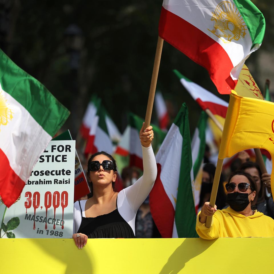 News-Ticker: Iranische Frauen protestieren