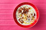 Kokos-Apfel-Bowl mit Granola