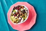 Hirse-Bowl mit Rotkohl, Feta und Sesam-Limetten-Dressing
