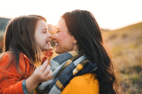 Eltern-Kind-Beziehung: Mutter mit Tochter