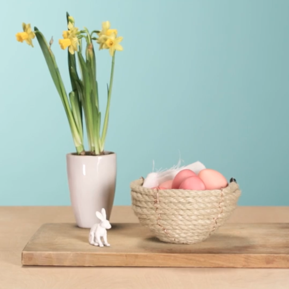 DIY-Basteltidee: Dieses Osternest aus Kordel verzaubert dein Osterfest
