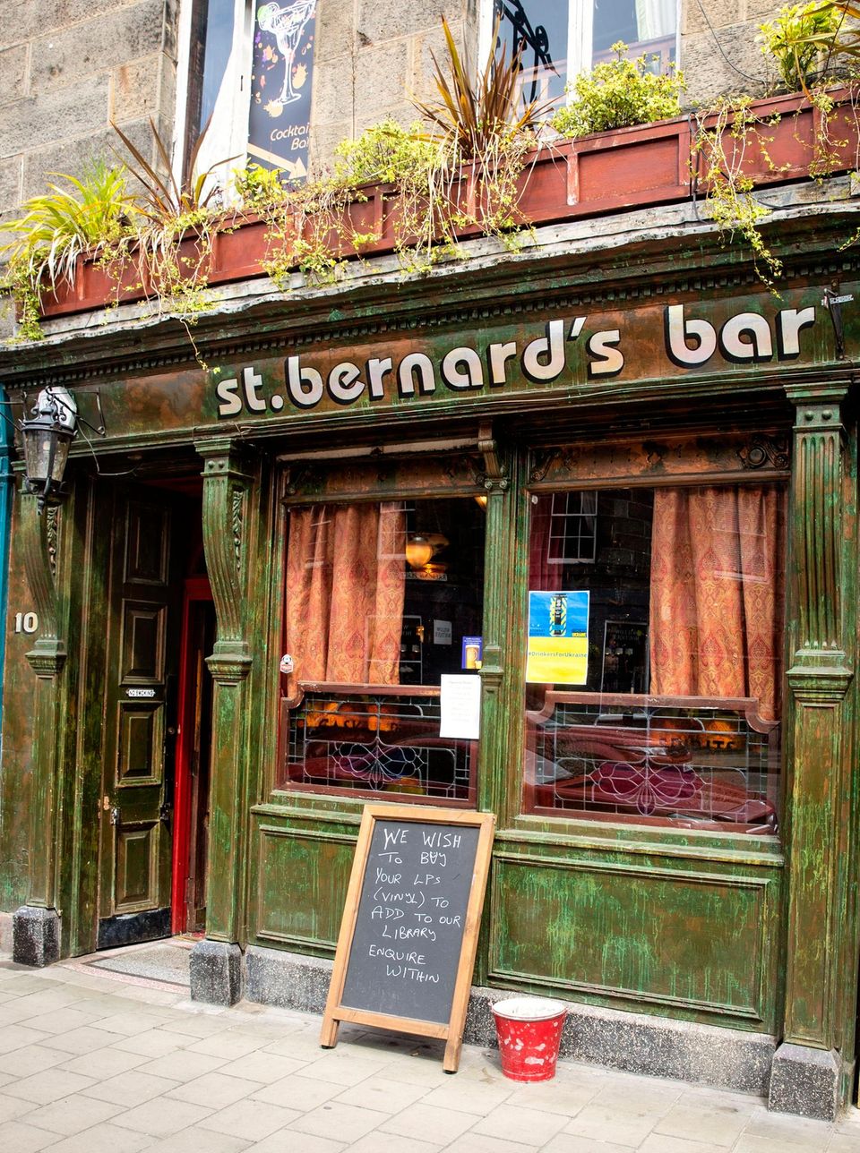 Drinks please! Die "St. Bernard’s"-Bar ist eine Institution