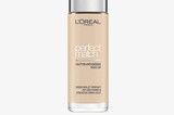 Das "Perfect Match Make-up" von L'Oréal Paris passt sich der eigenen Hautfarbe und- struktur an. Zudem verbessern Aloe Vera und Hyaluron das Hautbild und hydratisieren. Von L'Oréal Paris, erhältlich für ca. 12 Euro. 