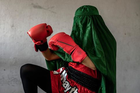 Bilder des Tages: Afghanische Boxerin