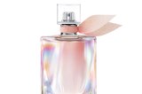 Das Leben ist schön! Wenn man zarte Damendüfte mag, die in der Kopfnote mit Pfeffer, Mandarine und Bergamotte bestechen, sich im Herzen Jasmin, Orangenblüte, Ylang-Ylang und Kokosnuss widmen und in der Basis mit Patchouli, Iris und Vanille überzeugen. "La vie est belle Soleil" von Lancôme, über Flaconi, 100 ml, EdP, kosten jetzt ca. 58 Euro.