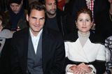 Roger Federer und seine Frau Mirka Vavrine haben bei der Chanel Haute Couture Frühjahr/Sommer 2023 Show in der Front Row Platz genommen. Die Tennisprofis sind extra aus der Schweiz angereist. 