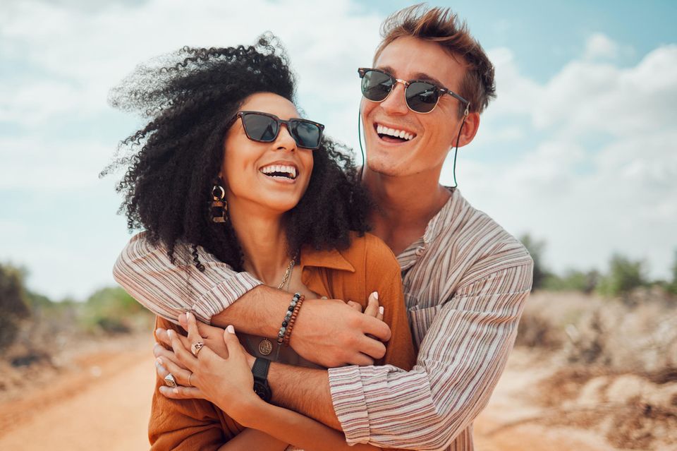 Glückliches Paar: 4 Anzeichen, dass deine Beziehung stärker ist, als du glaubst