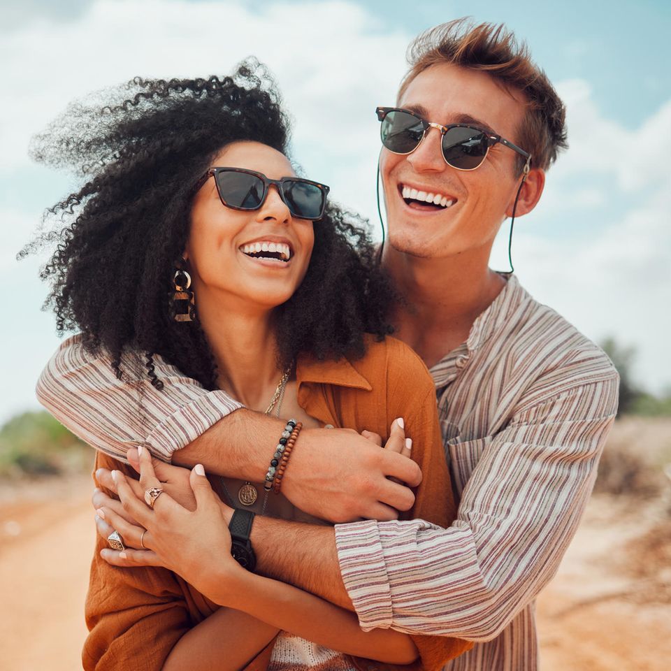 Glückliches Paar: 4 Anzeichen, dass deine Beziehung stärker ist, als du glaubst
