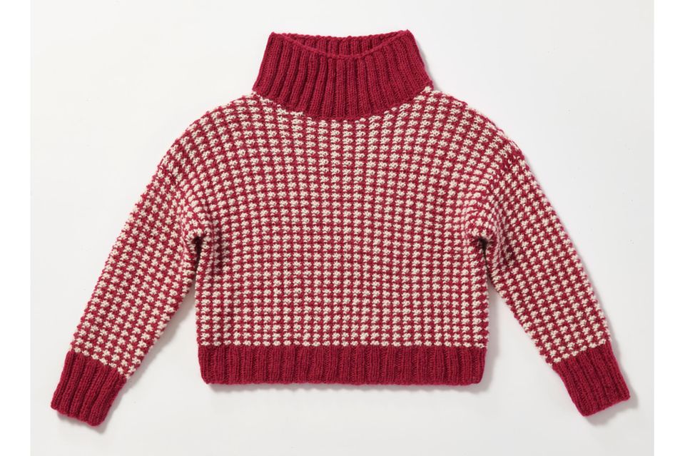 Pullover mit Hahnentrittmuster stricken: weiß roter Pullover