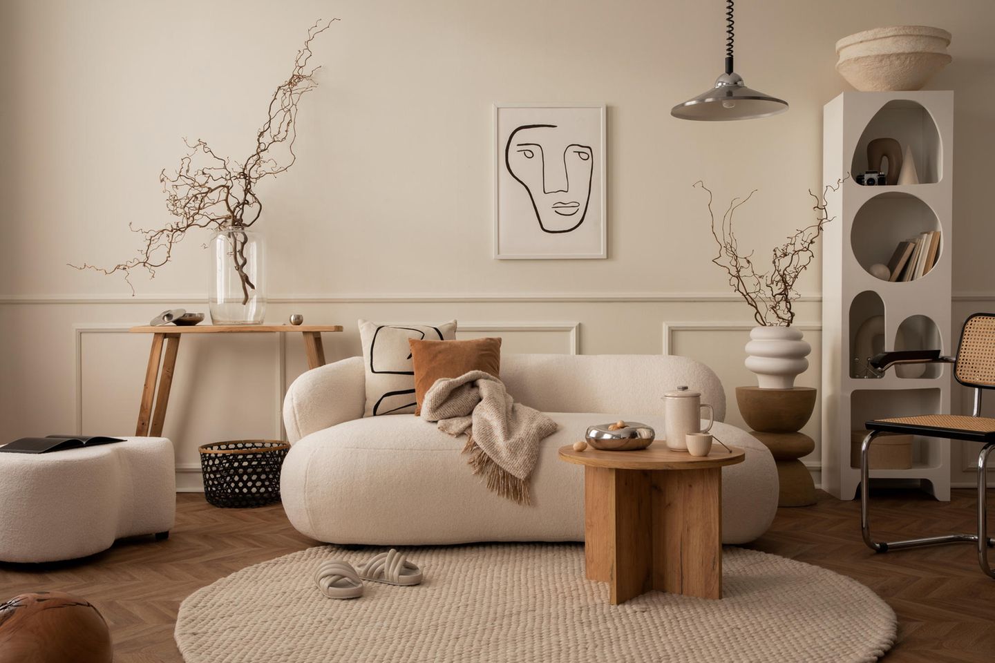 Elegantes Wohnzimmer: Bei diesen Möbeln und Co. solltest du niemals sparen