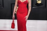 Madonnas Tochter Lourdes Leon macht im roten Glamour-Dress von Area ihrer Mutter alle Ehre.