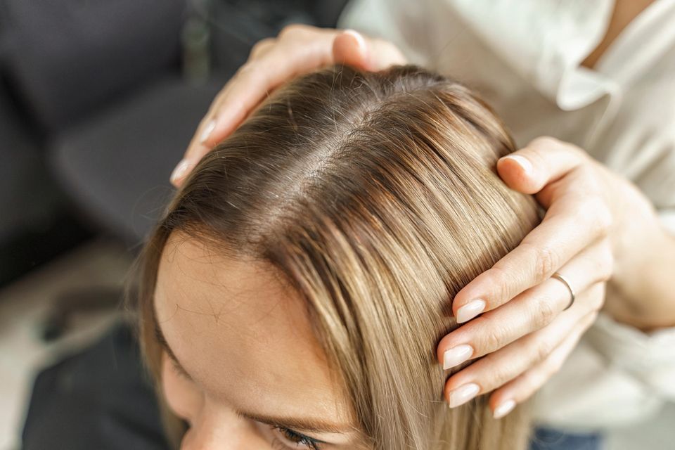 Quick and dirty: Mit diesen Tricks kannst du dir den Friseurbesuch in die Haare schmieren!