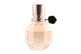 Ergänzt wird der süß-blumige Duft durch Orchidee, Jasmin und Freesie. Dieses Parfum verkörpert Weiblichkeit und Eleganz und eignet sich somit sehr gut für schicke Abendveranstaltungen. "Flowerbomb" von Viktor & Rolf in 100 ml, kostet ca. 115 Euro. 