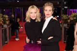 Stylische Wiederholungstäterin auf der Premiere ihres neuen Films "Tár" während der Berlinale! An der Seite von Nina Hoss wählt Schauspielerin Cate Blanchett eine altbekannte Robe: Ihr Kleid mit Volants im Farbverlauf gab sie bereits 2018 bei dem Filmfestival in Cannes zum besten. 
