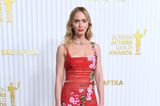 Im roten, gestreiften Sheer-Dress mit Blumenranken bezaubert Emily Blunt bei den SAG Awards. Das Kleid stammt aus dem Hause Oscar de la Renta. 