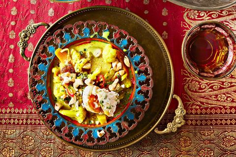 Kartoffel-Blumenkohl-Curry mit pochiertem Ei