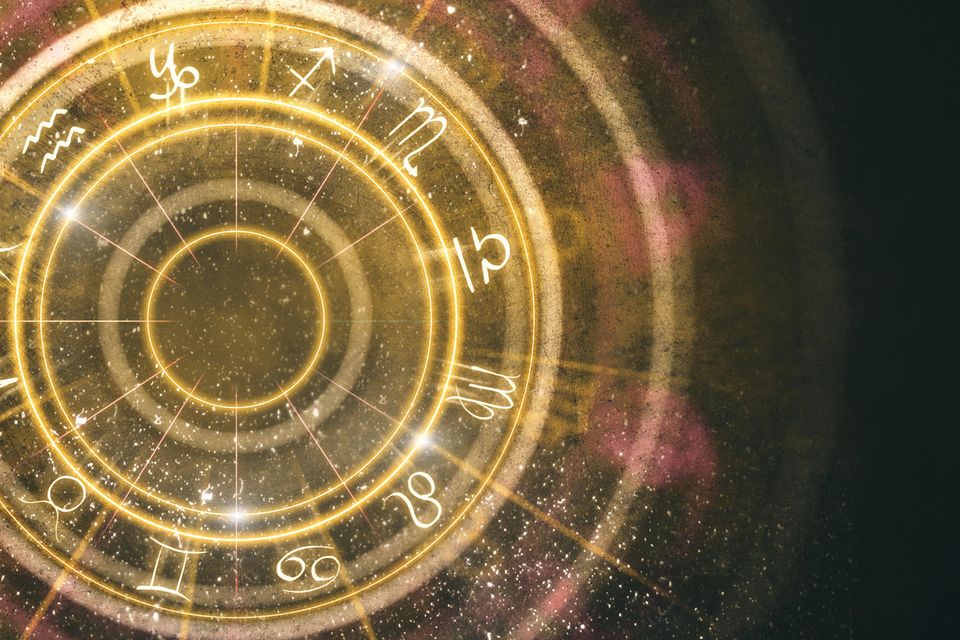 Horoskop: 3 Sternzeichen, Die Jetzt Jede:n In Den Bann Ziehen | BRIGITTE.de