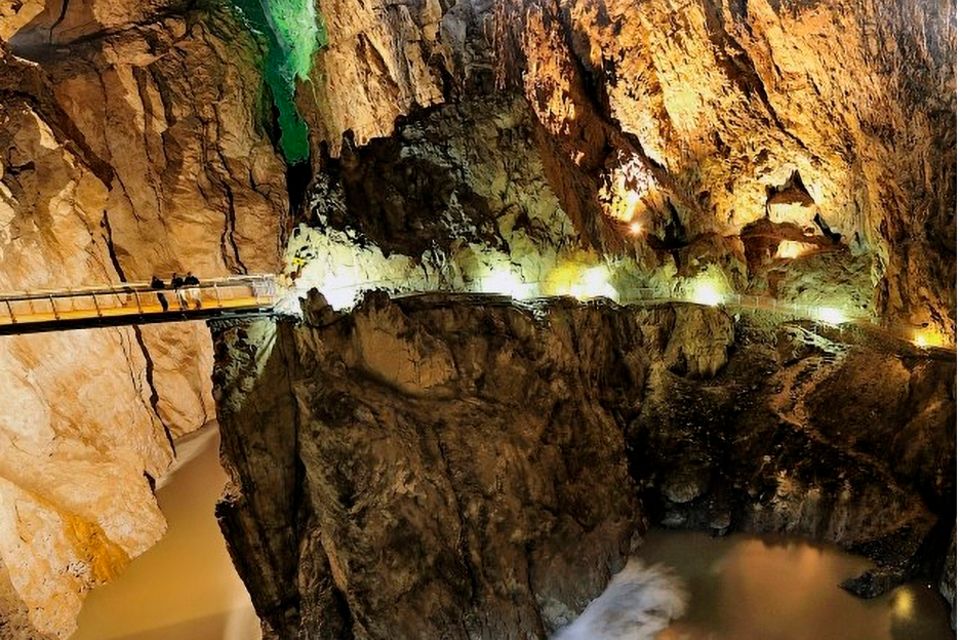 Bilderbuchstadt Istrien: Höhlen