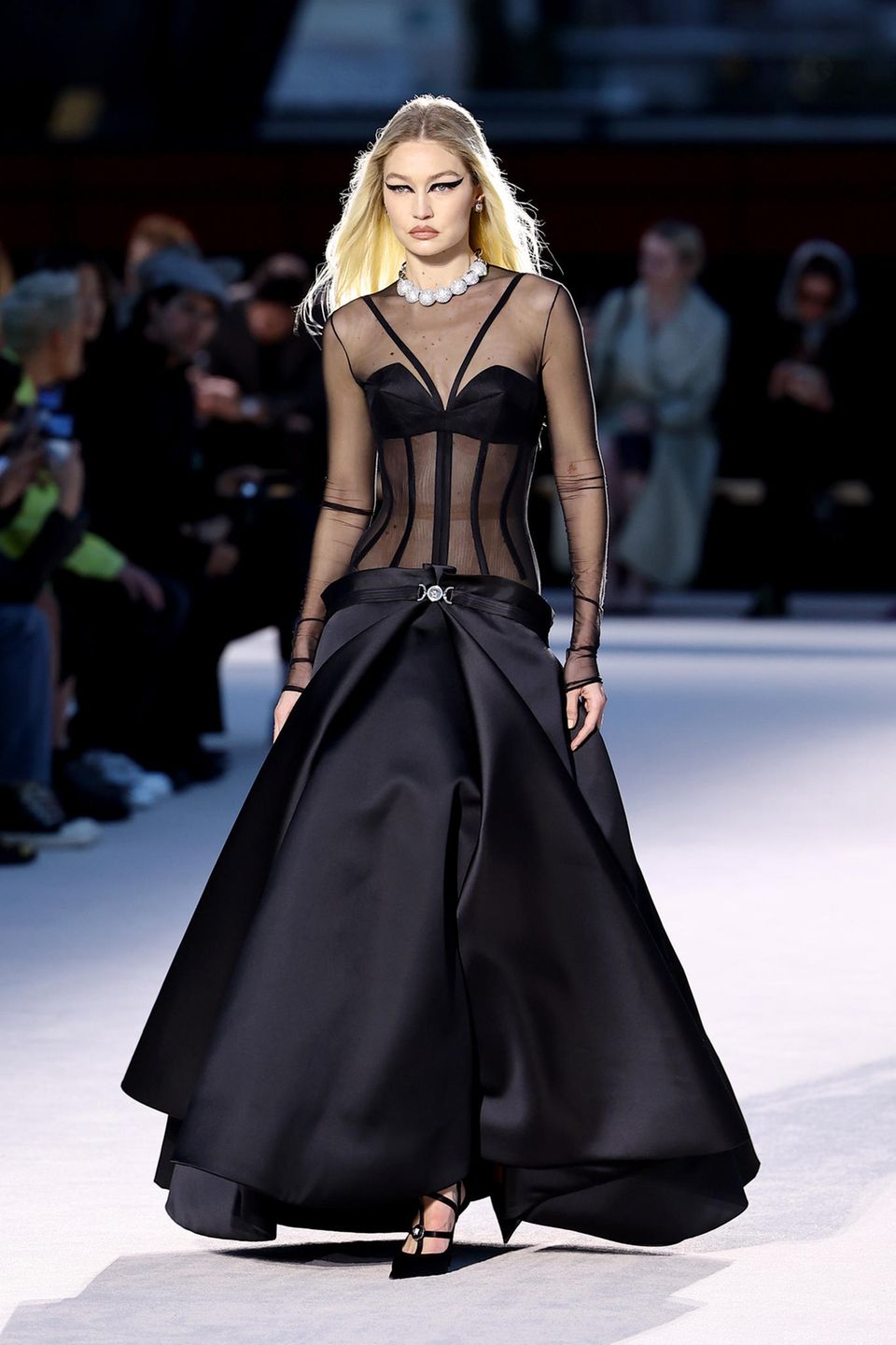 Gigi Hadid bei Versace