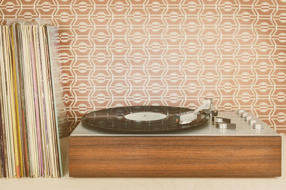 Decorate shelf: Turntables and LPs