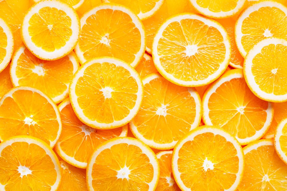 TikTok: Deshalb solltest du Orangen ab sofort unter der Dusche essen