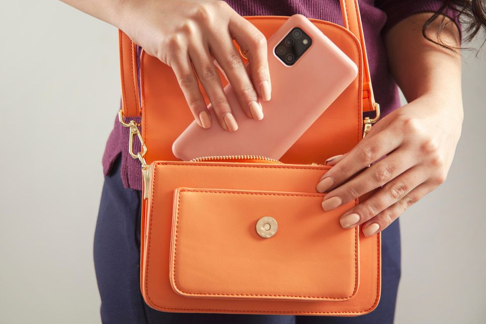 Deals des Tages: Frau mit Crossbody Bag