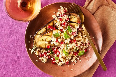 Bulgur-Granatapfel-Salat mit gebackener Aubergine