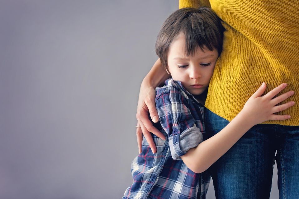 3 Tipps, mit denen du deinem schüchternen Kind helfen kannst