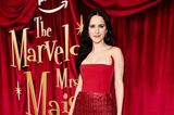 Einen eleganten Bustier-Look in Rot hat sich Rachel Brosnahan für die Premiere der fünften Staffel von "The Marvelous Mrs. Maisel" in New York ausgesucht. Der Bleistiftrock glitzert durch unzählige rote Schmuckperlen besonders glamourös.