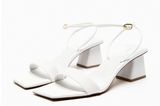 Die Sandale von Zara wurde mit scharfen Linien designt und verleiht jeder Braut einen coolen als auch skandinavisch angehauchten Moment. Absatzhöhe: 6 cm! Von Zara, kostet ca. 40 Euro.