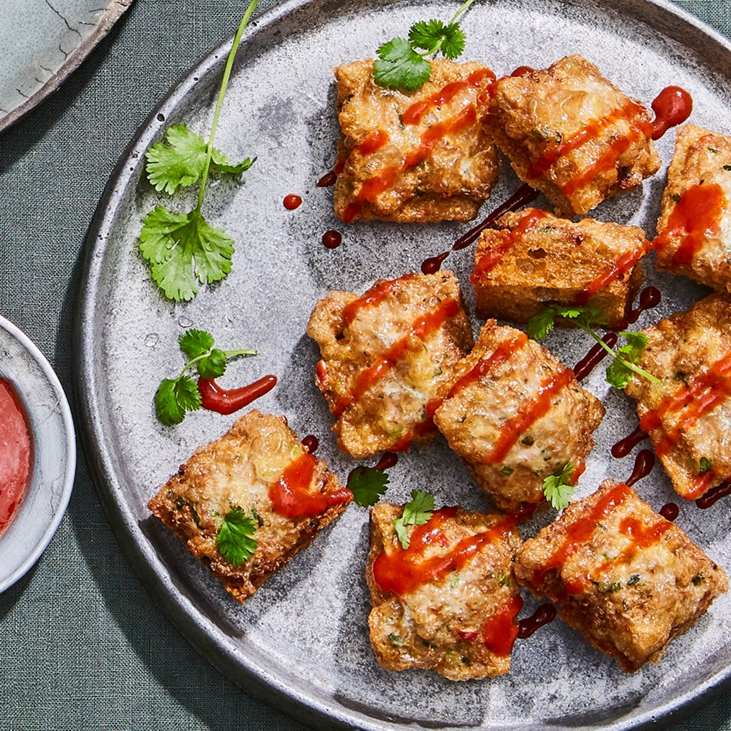 Frittiertes Brot mit Schweinefleisch