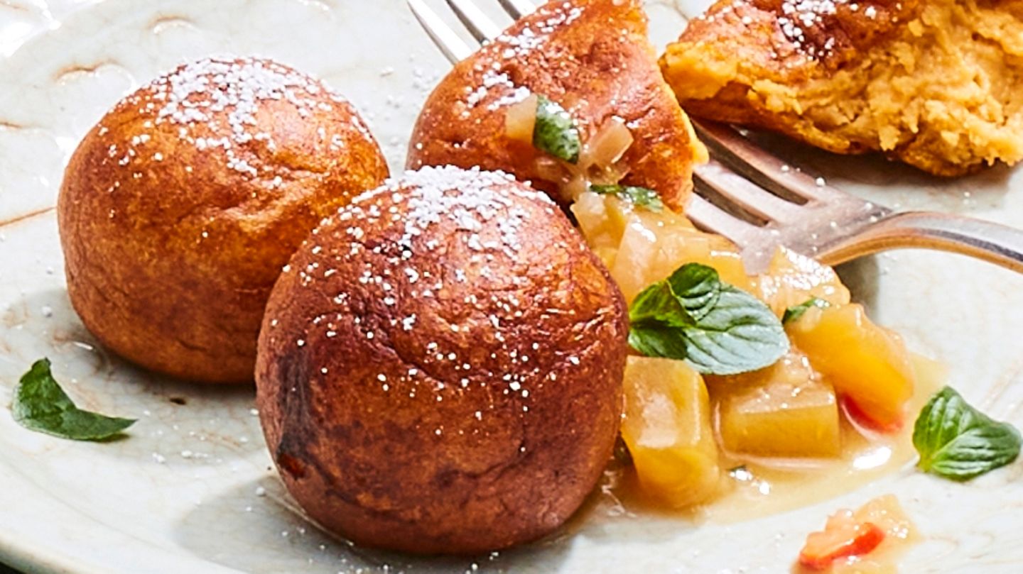 Frittierte süße Süßkartoffelbällchen mit Mango-Chutney | BRIGITTE.de