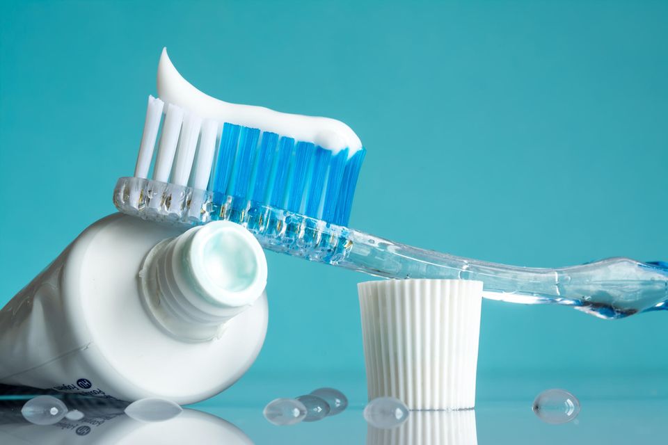 Zahnpaste: Diese bekannten Marken fallen im Ökotest durch