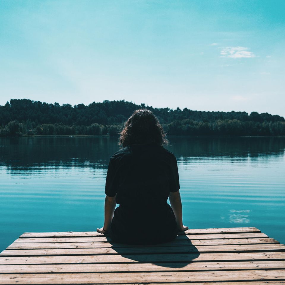 Psychologie: Eine Frau am See