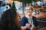 Gemeinsam essen und anstoßen