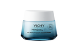 Ein Gläschen Pflege verschenken: Die neue Feuchtigkeitscreme von Vichy ist ein 72-Stunden-Boost aus minimalistischer Zusammenstellung – ohne Alkohol, Duft- und Farbstoffe. 50 Milliliter kosten etwa 25 Euro. 