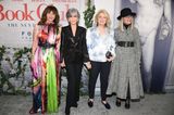 Zur Premiere des "Book Club" zeigen sich Mary Steenburgen, Jane Fonda, Candice Bergen und Diane Keaton stilsicher wie eh und je. Während Jane Fonda auf ein elegantes Kostüm mit Pailletten setzt, präsentieren sich ihre Kolleginnen in einem Mix aus Mustern und Farben.