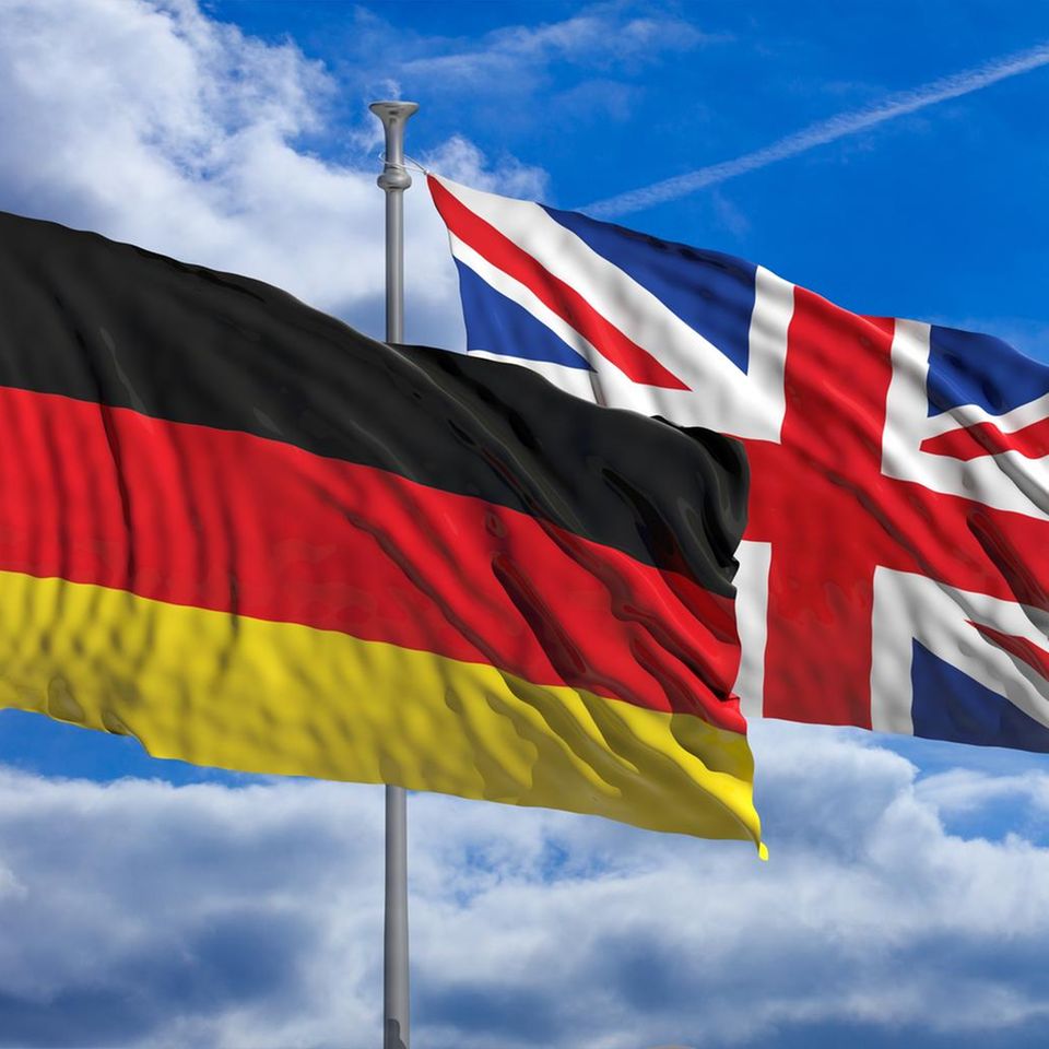 Englische und deutsche Flagge