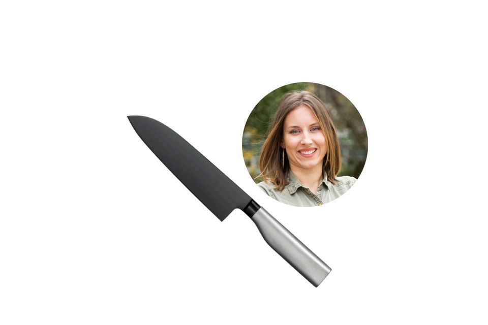 Kollegin Lara traut sich an dieses Messer.