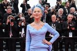 Lady in Lila: Dame Helen Mirren ist am Eröffnungsabend in Cannes nicht nur farblich ein toller Hingucker auf dem roten Teppich.