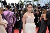 In einem zarten Brautlook von Kaviar Gauche schwebt Vanessa Mai über den roten Teppich in Cannes.