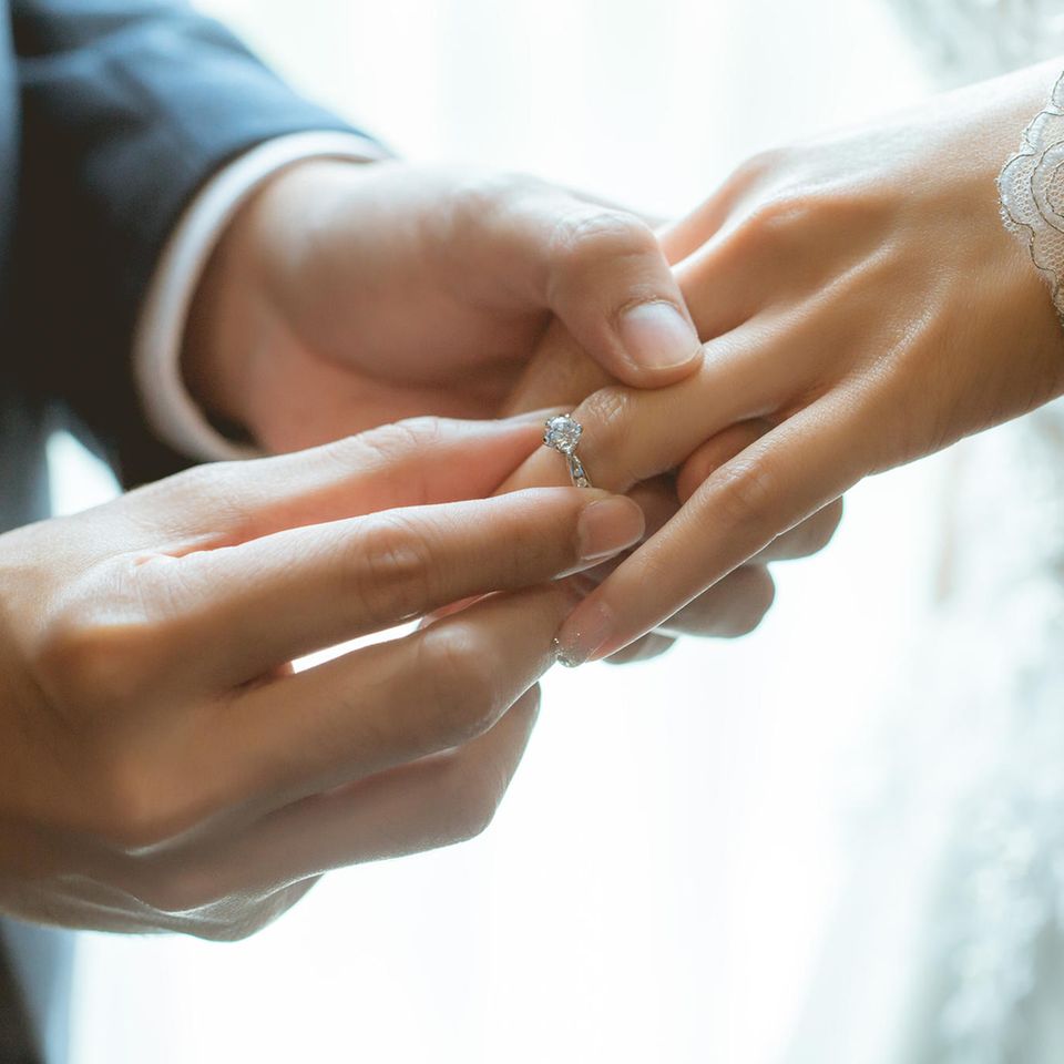 Hochzeit vorgezogen: Braut feiert Blitzhochzeit - und das ist der rührende Grund