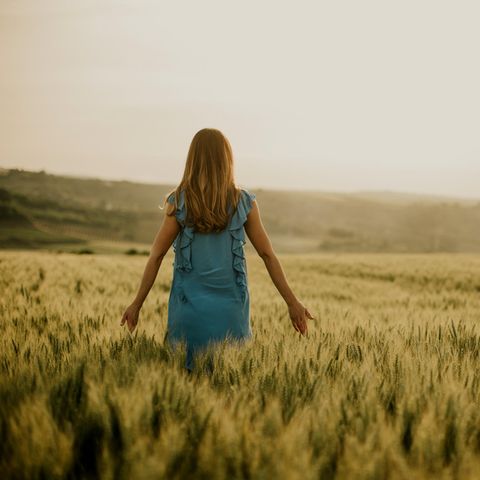 Frau im Feld