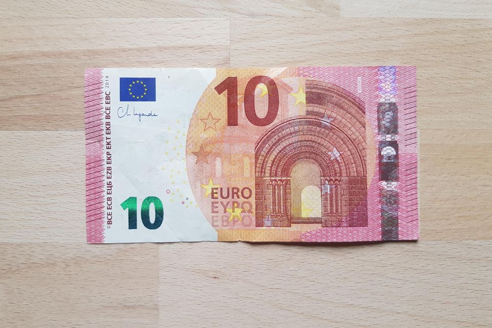 Geldscheine falten Hemd: 10 Euro Schein