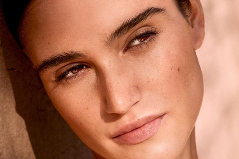 Beauty-Produkte mit UV-Schutz oder doch lieber Sonnencreme – wir beleuchten die Unterschiede. 