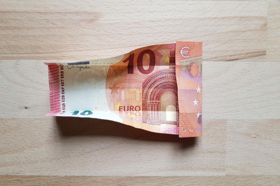 Geldscheine falten Hemd: 10 Euro-Schein