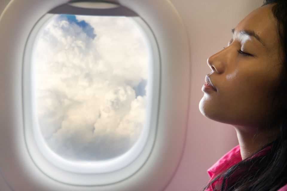 Im Flugzeug schlafen - Tipps