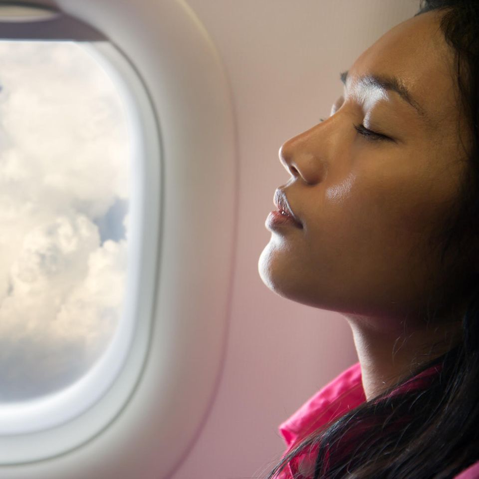Im Flugzeug schlafen - Tipps